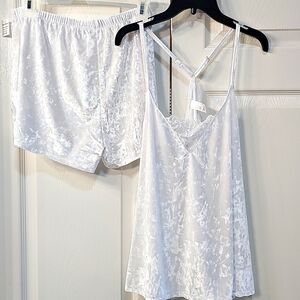 NWT Flora Nikrooz Rebecca Crushed Velvet Cami & Shorts Pajama Set Ivory XL